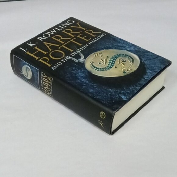 Hardcover Book Harry Potter and the Deathly Hallows J K Rowling Raincoast Books - Picture 2 of 5